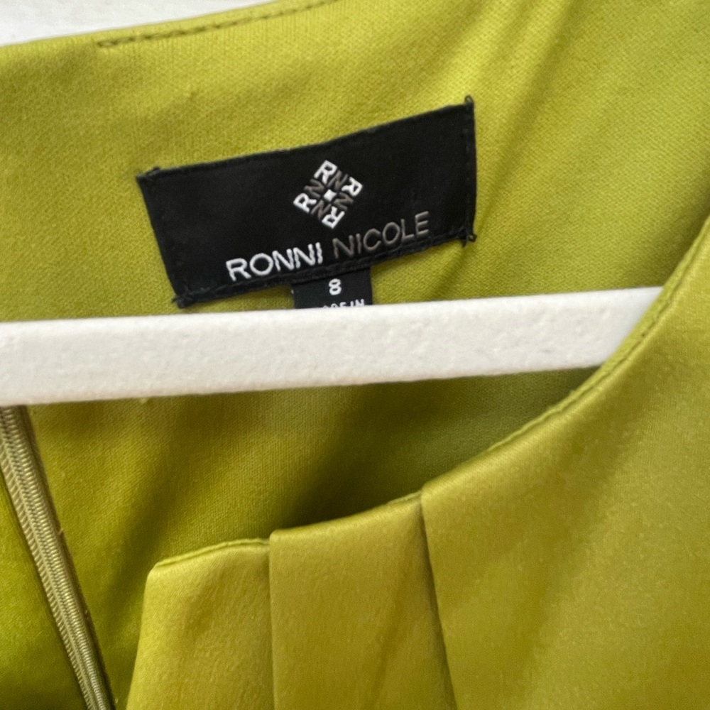 Stunning satin Roni Nicole cocktail dress - Picture 2 of 4